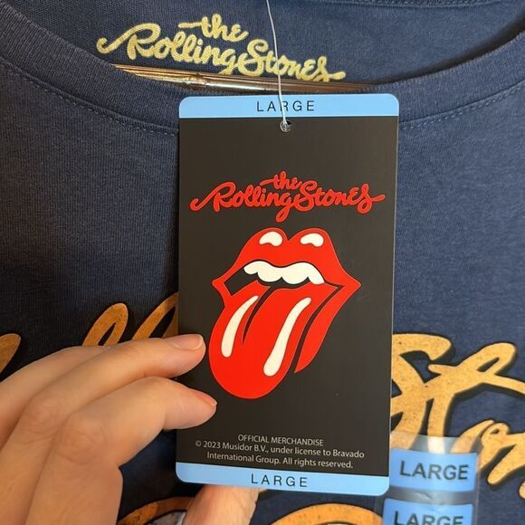 NWT Officially Licensed The Rolling Stone’s Women’s Large Navy Blue T-shirt L - Picture 6 of 8